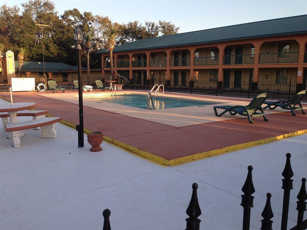 Super 8 By Wyndham Pensacola Nas Area Motel Beach Haven Dış mekan fotoğraf
